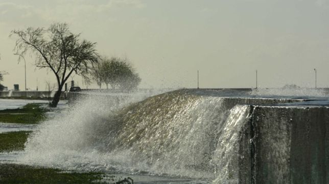 tras las tormentas, hay alerta en la region por la crecida del rio de la plata