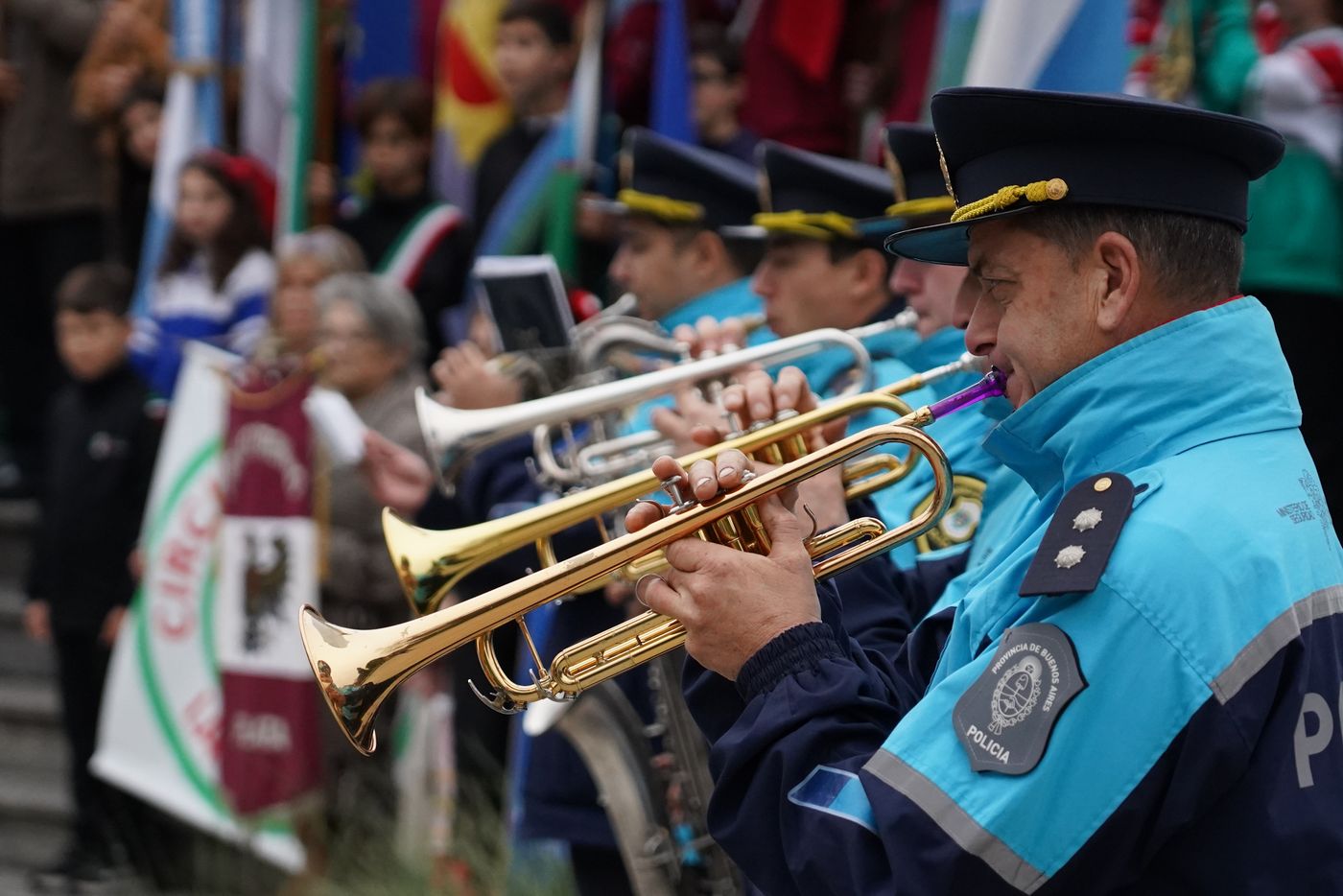 La Banda de M&uacute;sica de la Polic&iacute;a Bonaerense interpret&oacute; los himnos de Argentina e Italia durante el acto en La Plata