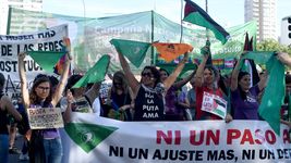 multitudinaria marcha en la plata contra la violencia machista multitudinaria marcha en la plata contra la violencia machista
