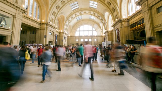 el tren roca no llega a la plata por el desplazamiento de un terraplen sobre las vias