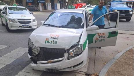 El taxista que participó de un choque y vuelco en la avenida 60 continúa internado y no podrá volver a manejar El taxista que participó de un choque y vuelco en la avenida 60 continúa internado y no podrá volver a manejar