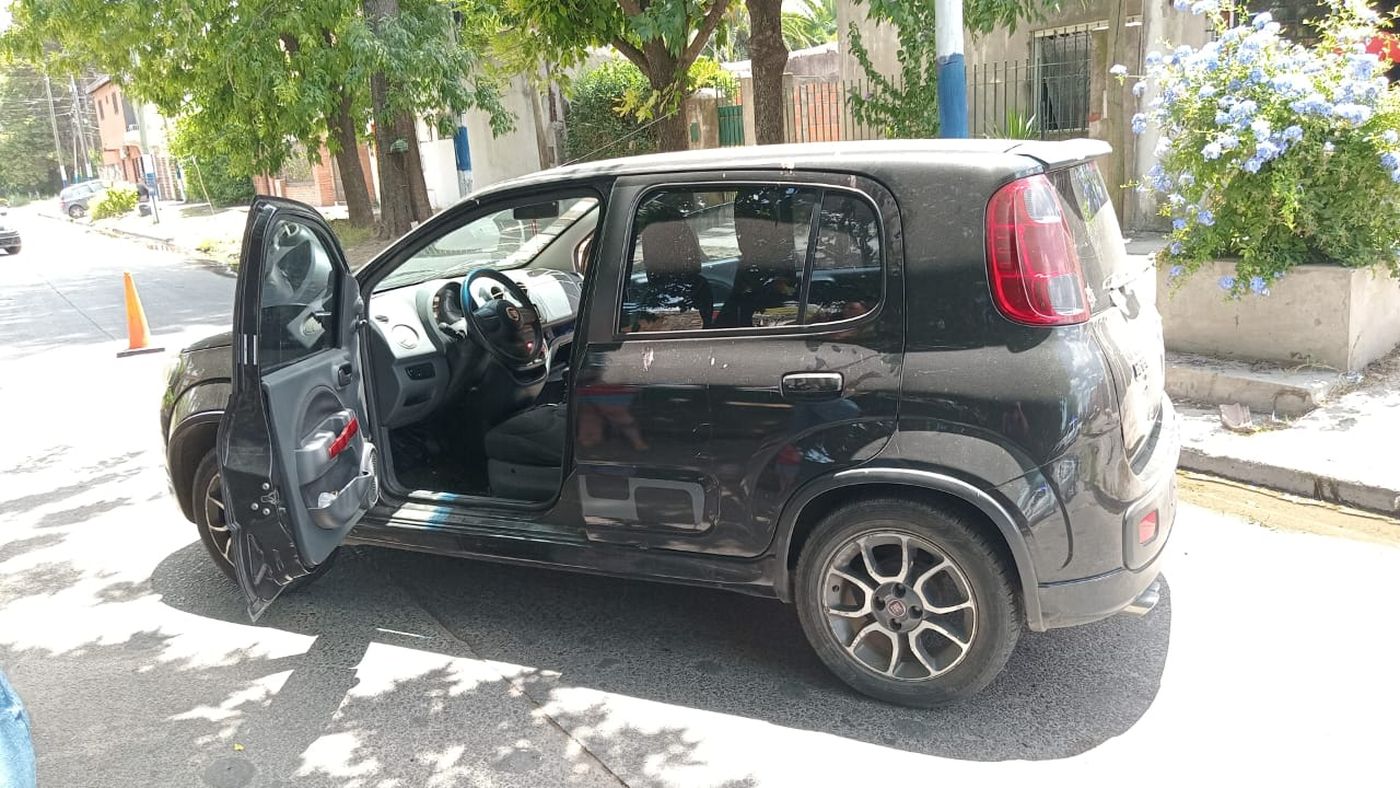 El auto robado en la zona del Parque Castelli y recuperado en el Barrio Aeropuerto
