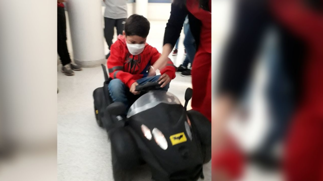 batimovil, panales y una urna con donaciones: la semana solidaria del batman platense