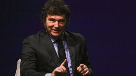 piden la expulsion del hincha de estudiantes que invito a javier milei a la cancha piden la expulsion del hincha de estudiantes que invito a javier milei a la cancha