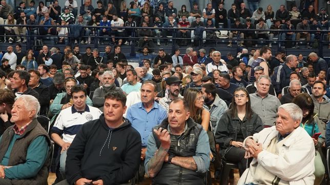 el dato oculto de la asamblea de gimnasia que quedo empanado por la batalla campal