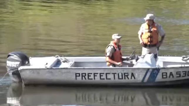 misterio por la aparicion de un cadaver en el riachuelo