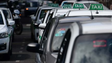 Taxistas avanzan con el pedido para poder trabajar con autos de hasta 18 años de antigüedad