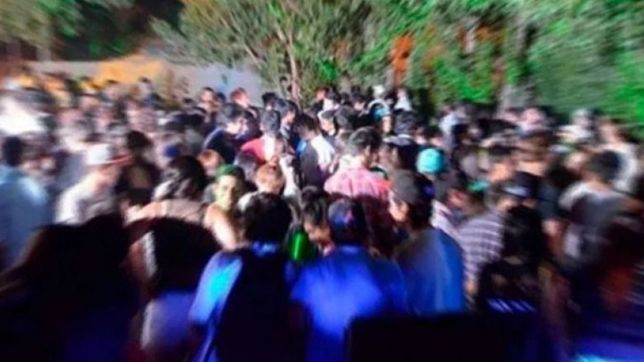 clausuraron una fiesta clandestina en gonnet: habia 300 chicos adentro