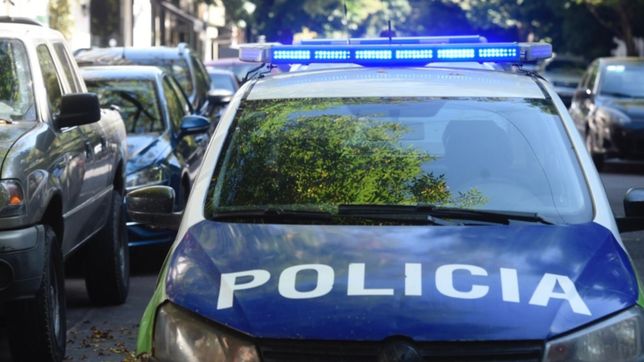 sorprendieron a dos chicos, los maniataron y desvalijaron su casa de la plata