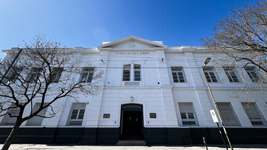 denuncian riesgos para los alumnos de una escuela de los hornos por falta de mantenimiento denuncian riesgos para los alumnos de una escuela de los hornos por falta de mantenimiento