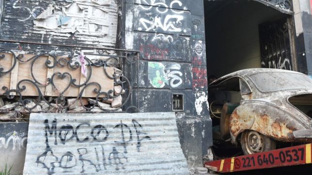 abrieron la casa de barreda y se llevaron los antiguos autos del cuadruple femicida