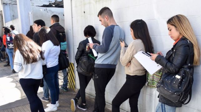 ¿como se explica la baja del desempleo en la plata?