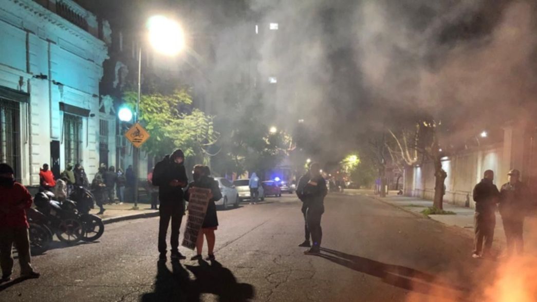 Inédita protesta de policías en La Plata en reclamo de aumentos