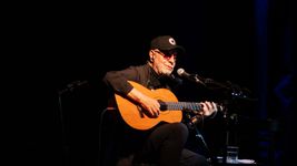 leon gieco regresa a la plata con una propuesta emotiva y un repaso por toda su carrera leon gieco regresa a la plata con una propuesta emotiva y un repaso por toda su carrera