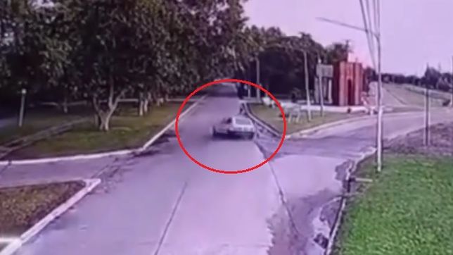 murio un joven y otro esta grave tras un terrible choque contra un arbol