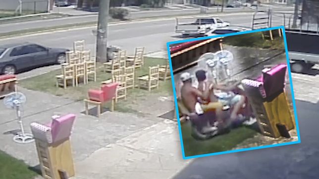 video: motochorros roban un ventilador de una vereda, a plena luz del dia y en 3 segundos
