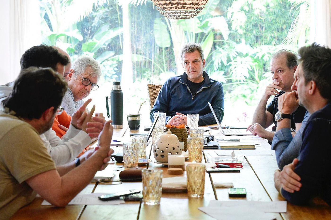 Sergio Massa y equipo económico 1.jpg