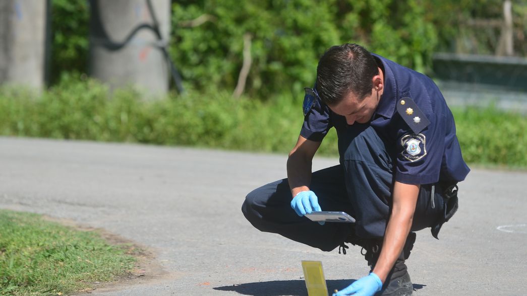 Encontraron a un hombre muerto en el Bosque e investigan qué pasó