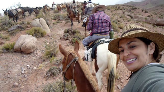 la hincha de gimnasia que sigue el increible camino de san martin en america