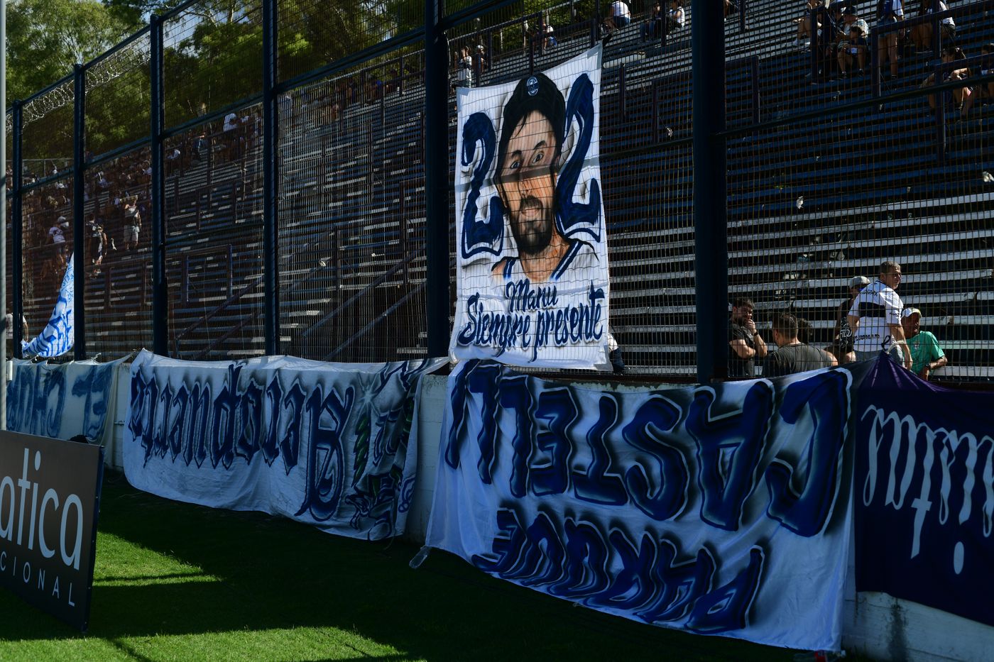 Gimnasia bandera Bosque.JPG