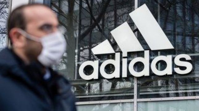 adidas reestructura su negocio en el pais y podria cerrar locales