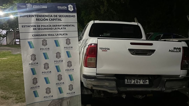 conducia borracho, choco en camino belgrano, intento escapar y termino a las pinas