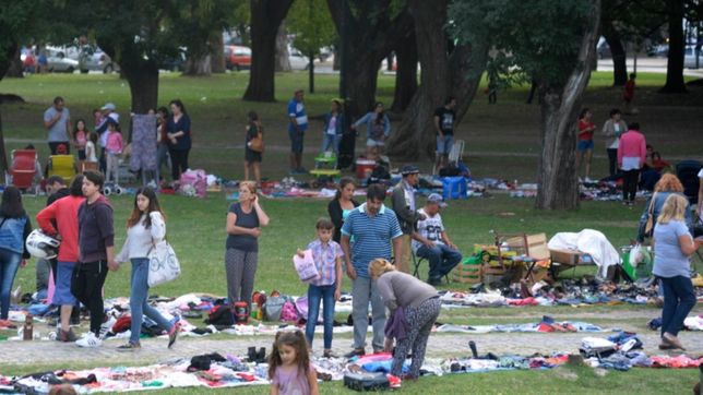 operativo contra la venta ilegal: realizaron intimaciones en la feria de parque saavedra