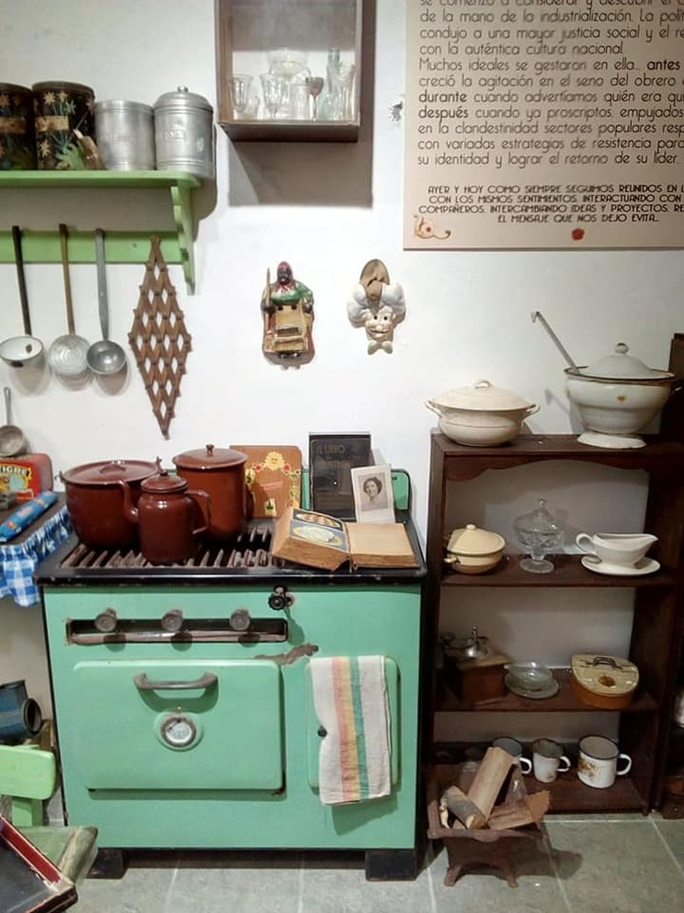 Reconstrucción de una cocina en el hogar de un trabajador.