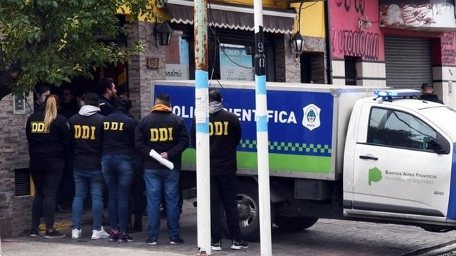 conmocion: un hombre mato de un disparo a su ex y se suicido adentro de una panaderia