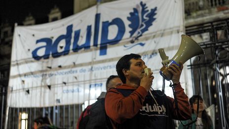 Los docentes de la UNLP definen medidas para reclamar mejores salarios y más presupuesto