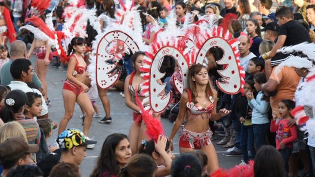 la plata ya palpita el carnaval: convocan a murgas y comparsas para tocar en la repu