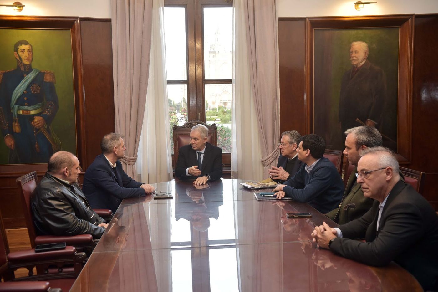 Municipio y Provincia buscan que vecinos de La Plata en situación de vulnerabilidad no pierdan los subsidios de luz y gas