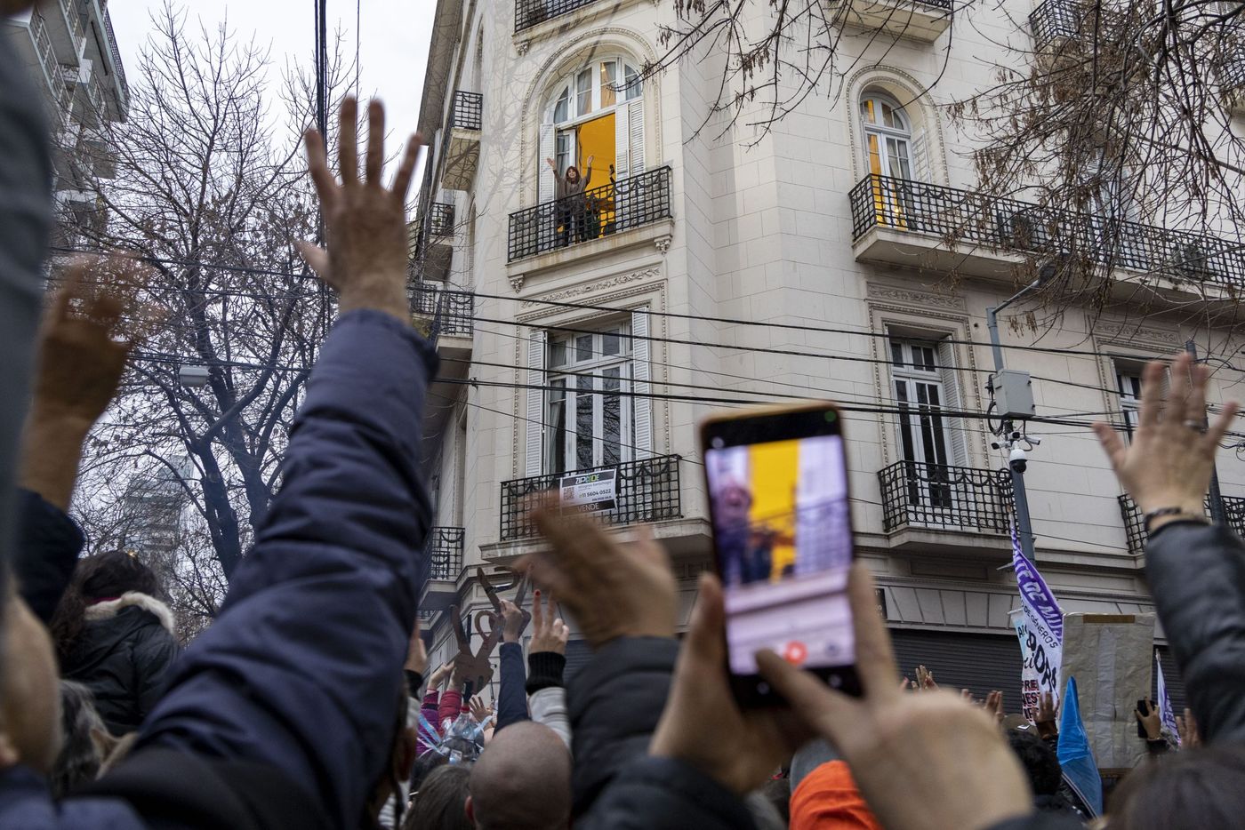 Cristina Kirchner ya no podr&aacute; salir al balc&oacute;n del departamento de San Jos&eacute; 1.111