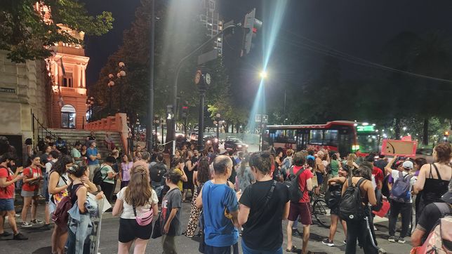 manifestantes cortaron el centro en rechazo al acuerdo con el fmi y en favor de los jubilados