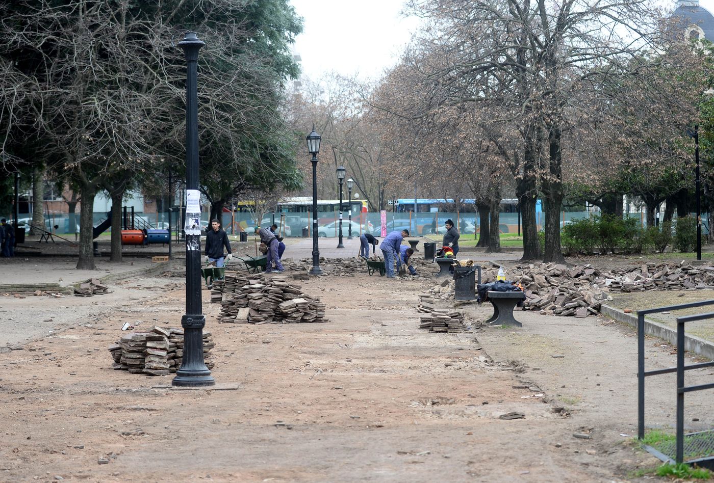 Obras baldosas Plaza San Martín (1).JPG