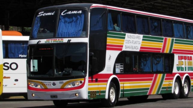 un chofer salio de la plata, iba drogado y llevo a nenes por la ruta a toda velocidad