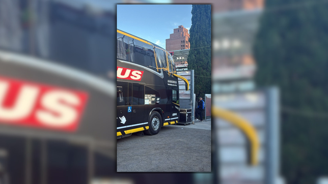 el micro de estudiantes llego con un vidrio roto a uno: ¿que paso?