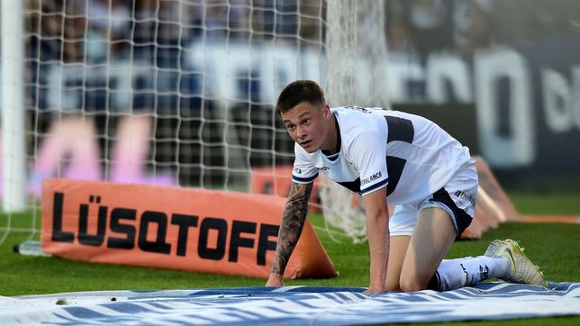 el tiempo limite que tiene defensor sporting para contratar a matias abaldo