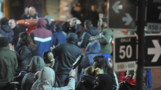 asi se vivio por dentro el cacerolazo en 7 y 50 que retumbo a la ciudad