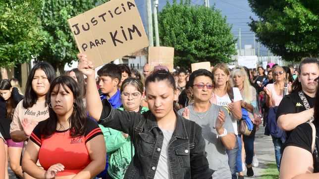 marchan desde altos de san lorenzo a plaza moreno por justicia para kim gomez