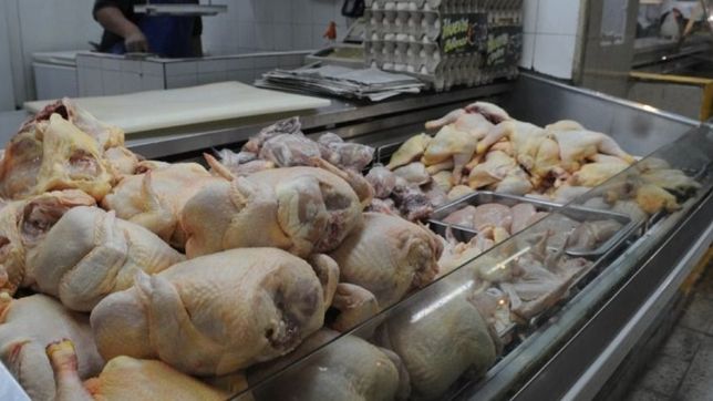 robaron en una pollajeria y escaparon a los tiros