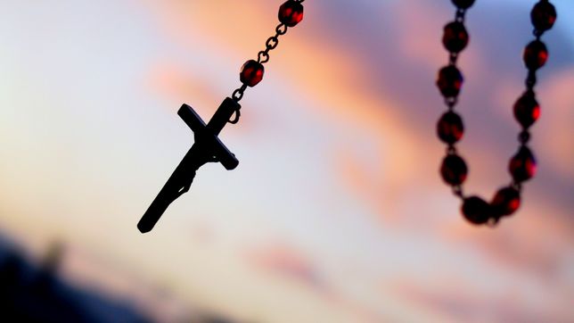 enmascarados atacaron una iglesia y asesinaron a una persona en plena misa