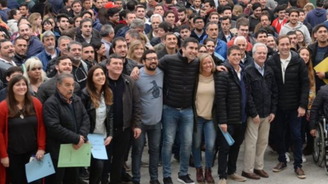 garro y funcionarios de cambiemos timbrearon en altos de san lorenzo y villa elvira