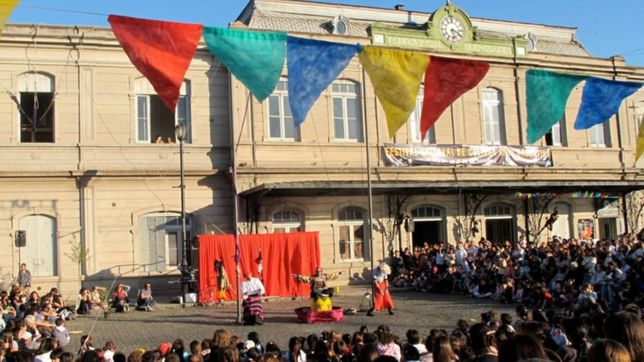 visitas guiadas, muestras de fotos y feria en los 113 anos de la estacion provincial