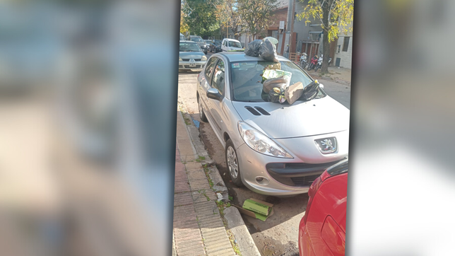 estaciono el auto en garaje del barrio norte y se lo llenaron de basura