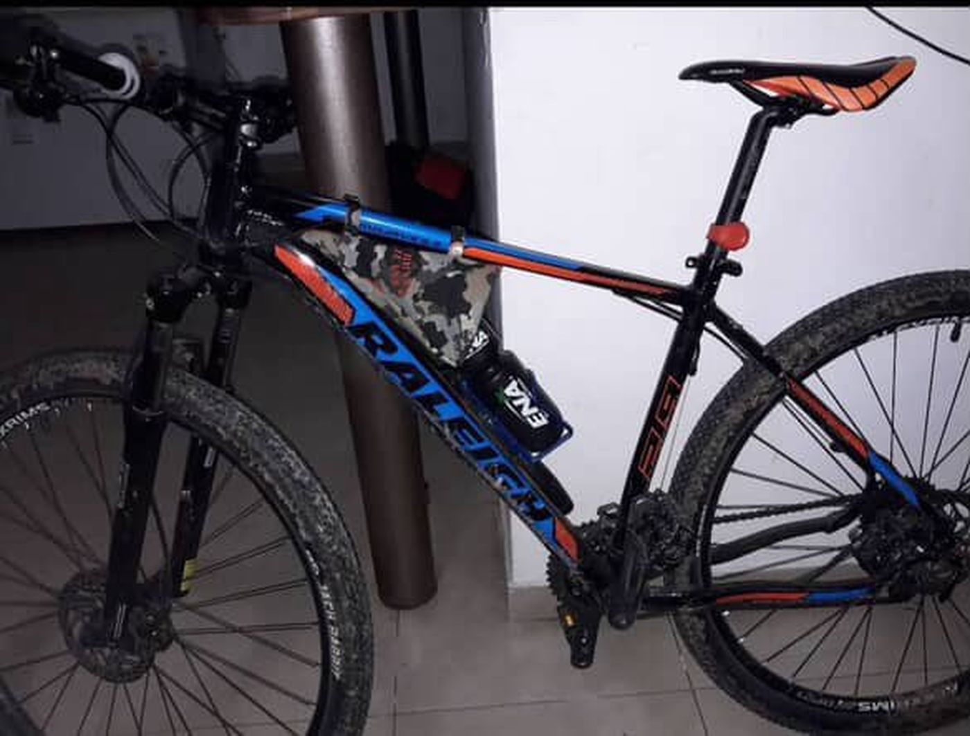 La bicicleta robada en diagonal 74. Su dueño intenta recuperarla.
