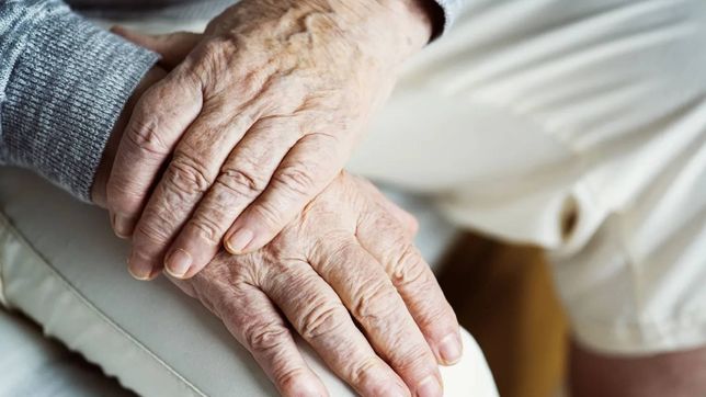 la llamaron por su nombre, le hicieron el cuento del tio y le robaron todos su ahorros