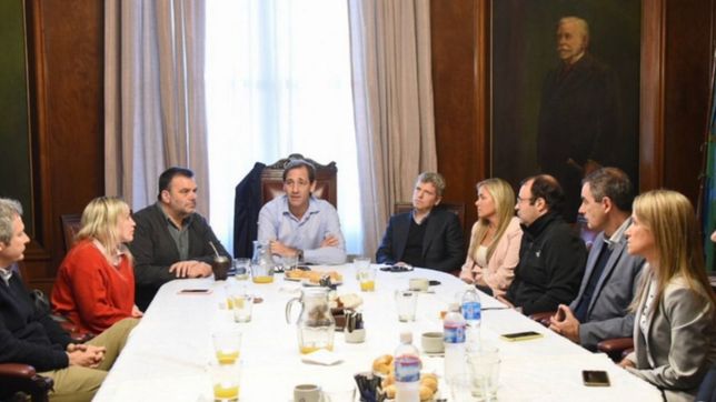 garro reunio a legisladores y concejales para definir las politicas hasta fin de ano