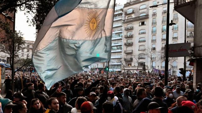 el gobierno prepara una convocatoria a distintos sectores politicos tras el ataque a cfk