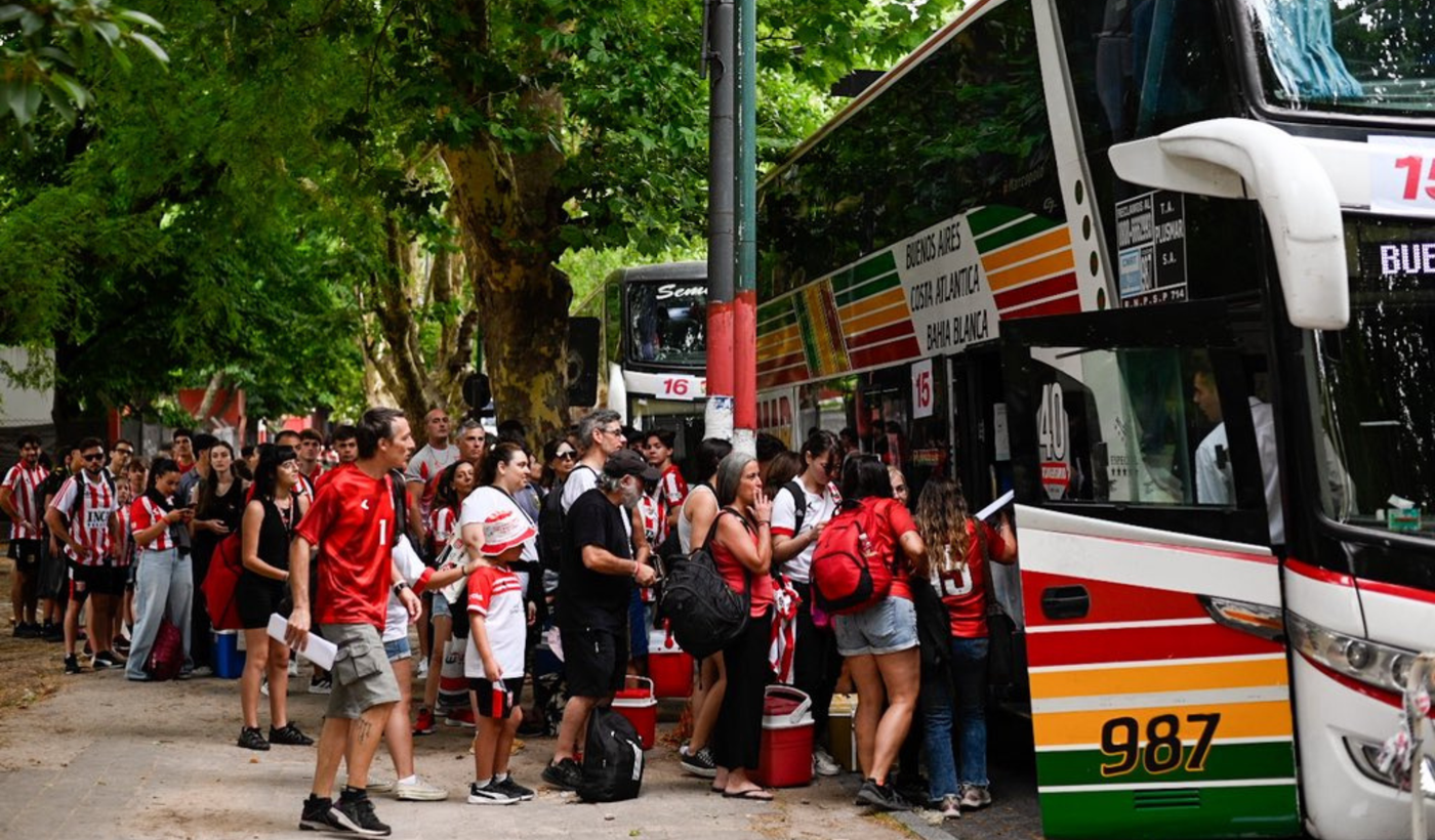 Los hinchas partiendo hacia San Nicolás. Los hinchas partiendo hacia San Nicolás.